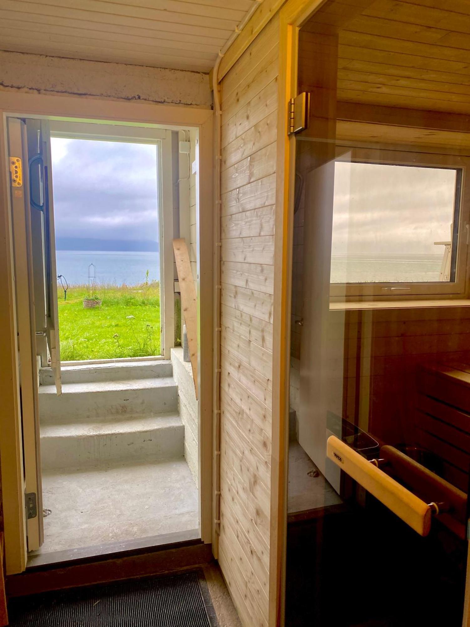 Unique And Charming Holiday Home With Fantastic Sea Views Tromsø Extérieur photo